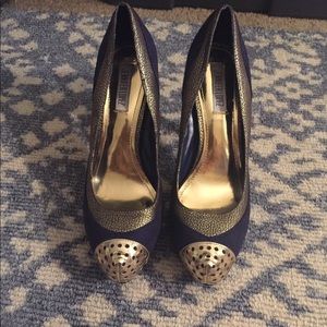 Jennifer Lopez Gold toe blue pumps